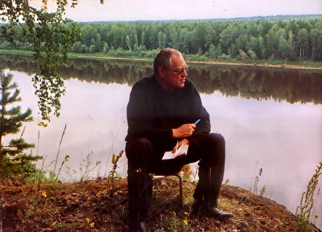 Валерий Ермолаев на берегу реки
